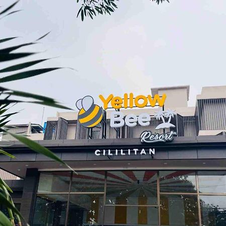 Yellow Bee Resort Cililitan Yakarta Exterior foto