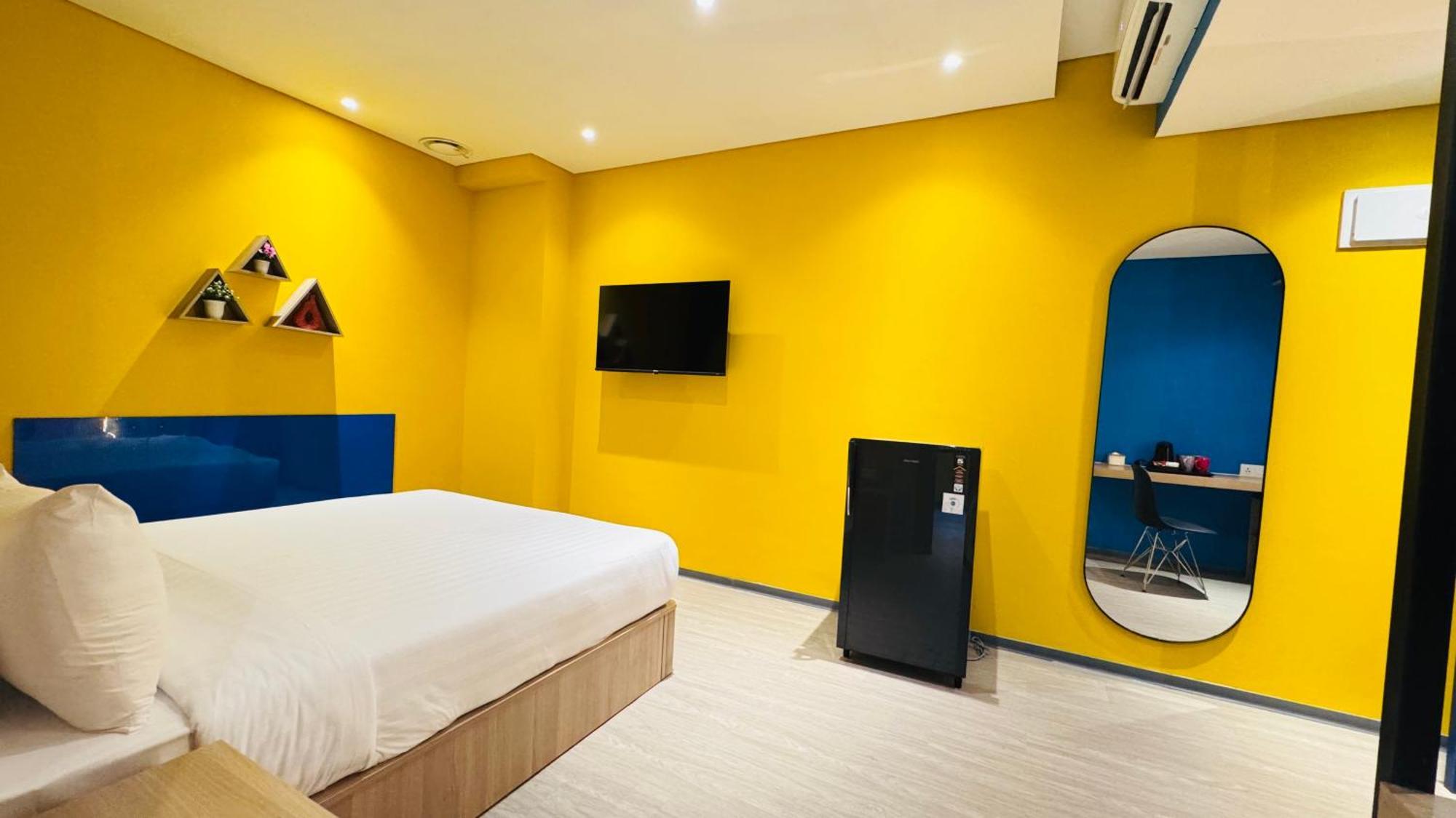 Yellow Bee Resort Cililitan Yakarta Exterior foto