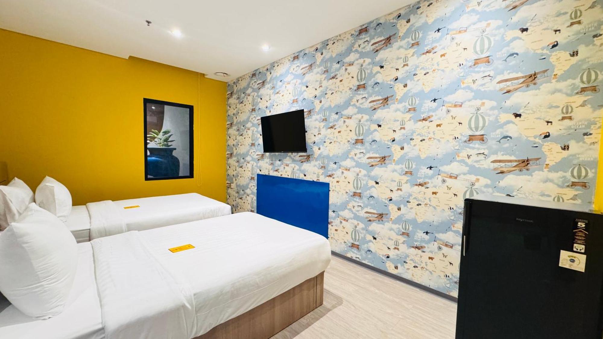 Yellow Bee Resort Cililitan Yakarta Exterior foto