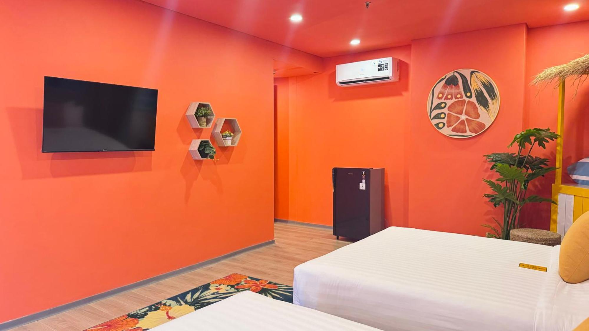 Yellow Bee Resort Cililitan Yakarta Exterior foto