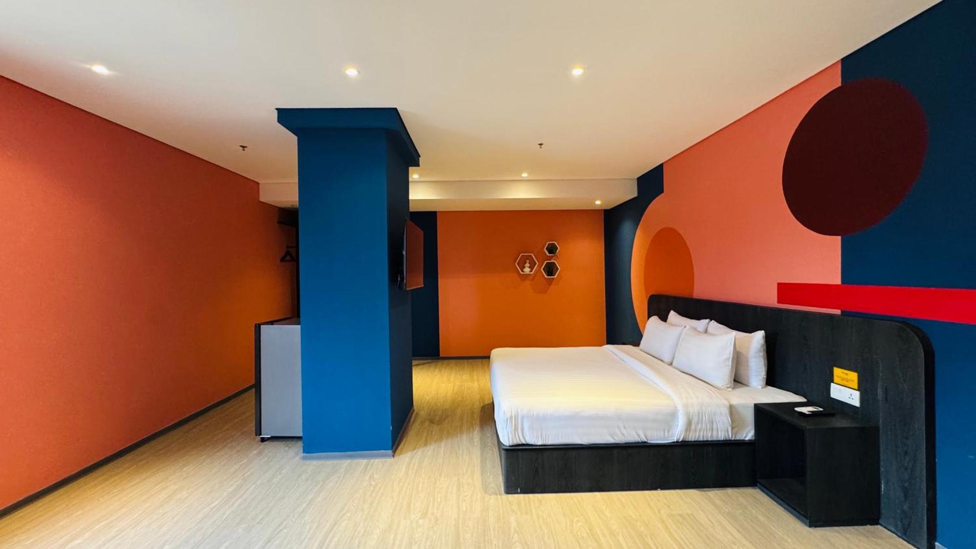 Yellow Bee Resort Cililitan Yakarta Exterior foto